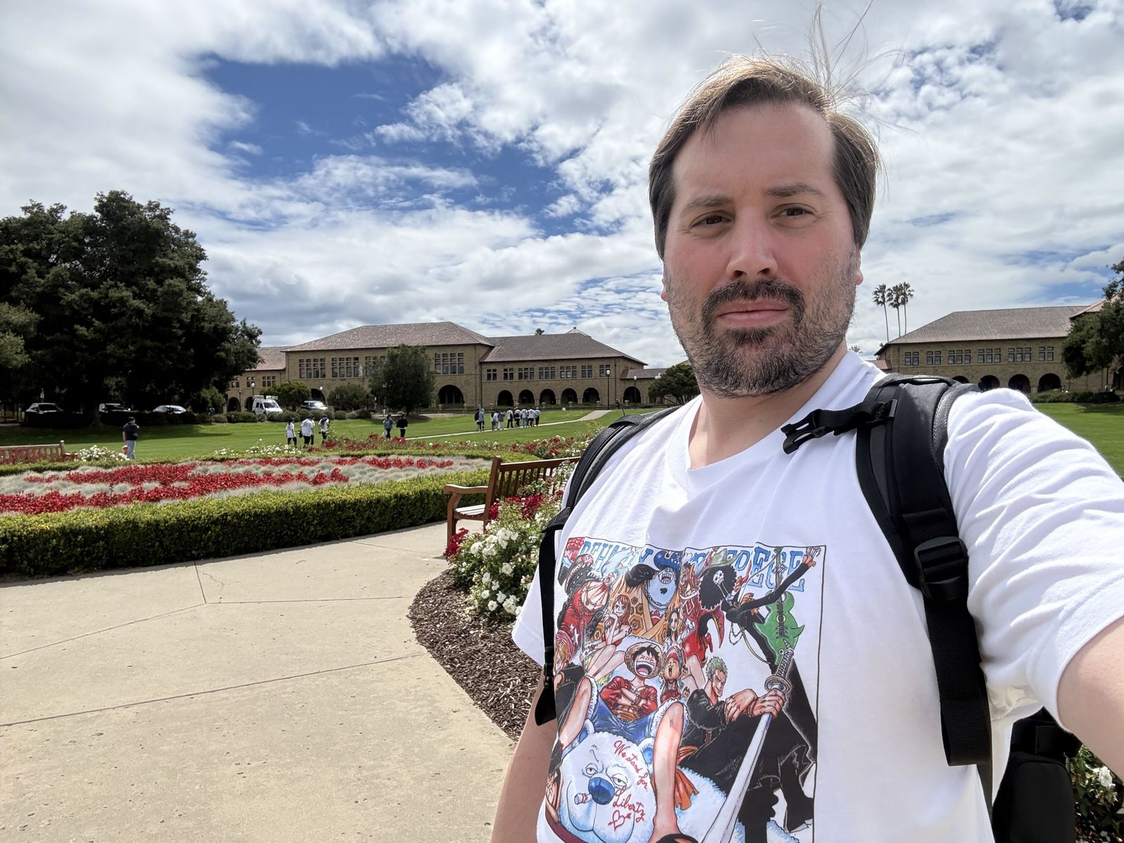 Diego Kingston en el campus de la Universidad de Stanford, durante su viaje al Web3 AI Summit